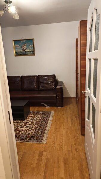 Badea Cartan, ap 2 cam la curte