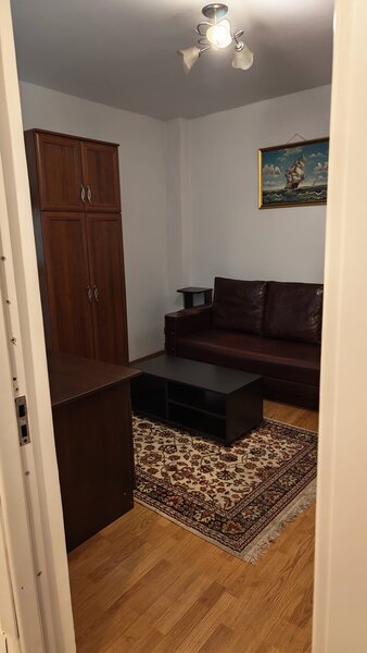 Badea Cartan, ap 2 cam la curte