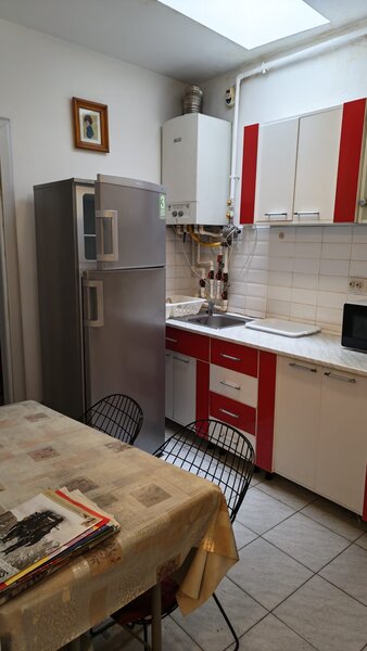 Badea Cartan, ap 2 cam la curte