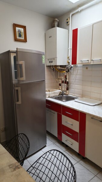 Badea Cartan, ap 2 cam la curte