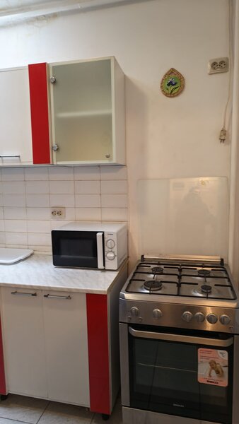 Badea Cartan, ap 2 cam la curte