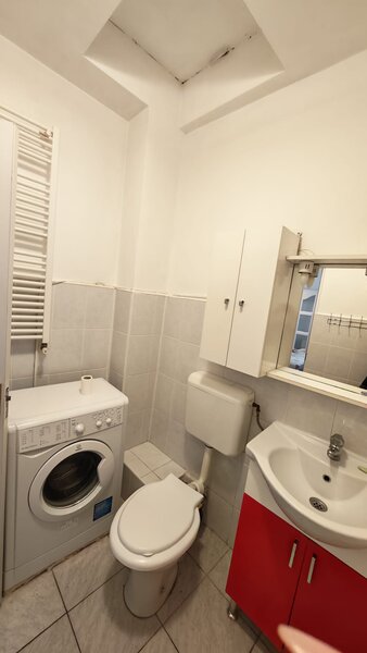 Badea Cartan, ap 2 cam la curte