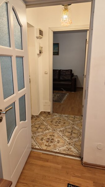 Badea Cartan, ap 2 cam la curte