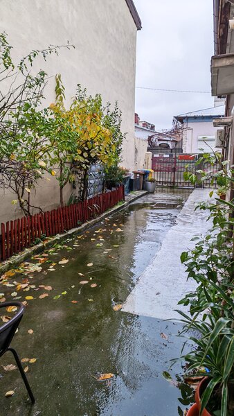 Badea Cartan, ap 2 cam la curte