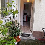 Badea Cartan, ap 2 cam la curte